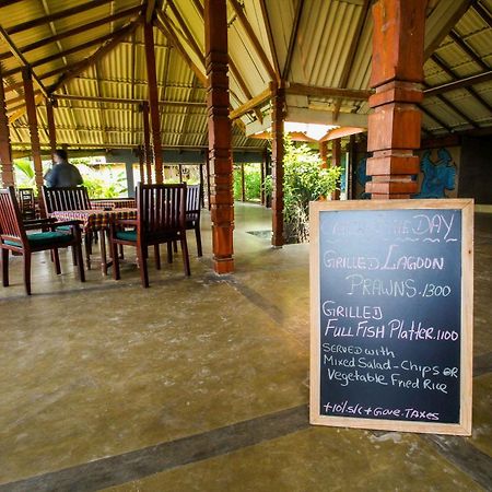 Yoho Rivi Ras Hotel Dehiwala-Mount Lavinia Eksteriør bilde