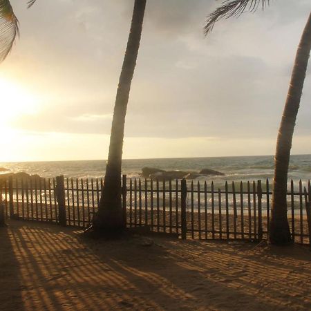 Yoho Rivi Ras Hotel Dehiwala-Mount Lavinia Eksteriør bilde