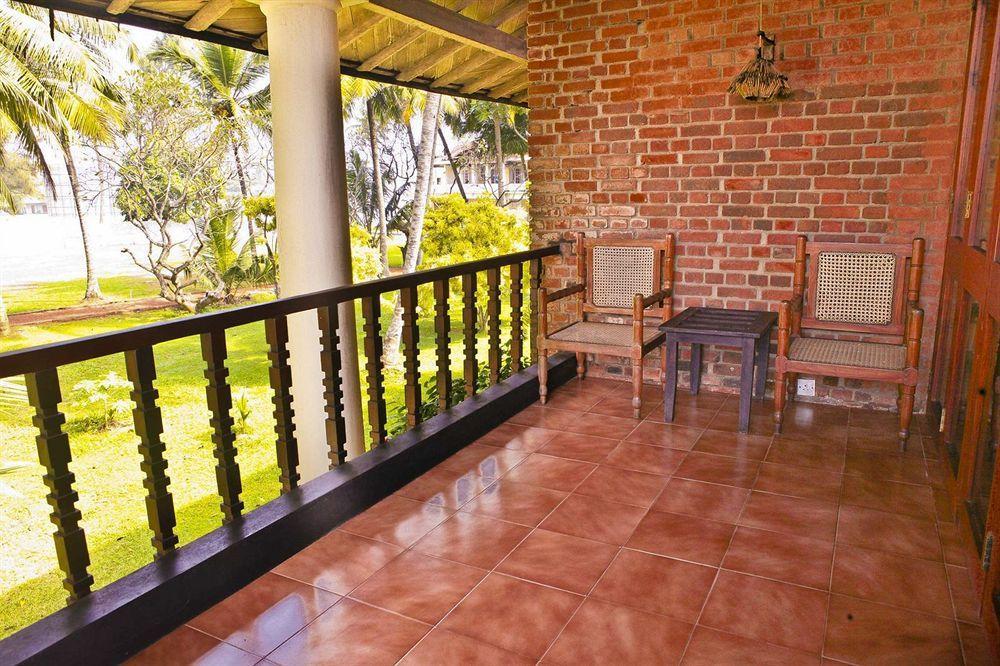 Yoho Rivi Ras Hotel Dehiwala-Mount Lavinia Eksteriør bilde