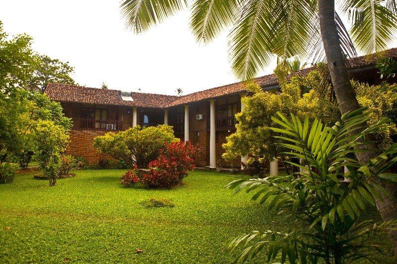 Yoho Rivi Ras Hotel Dehiwala-Mount Lavinia Eksteriør bilde