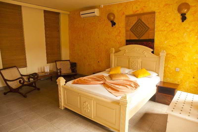 Yoho Rivi Ras Hotel Dehiwala-Mount Lavinia Eksteriør bilde