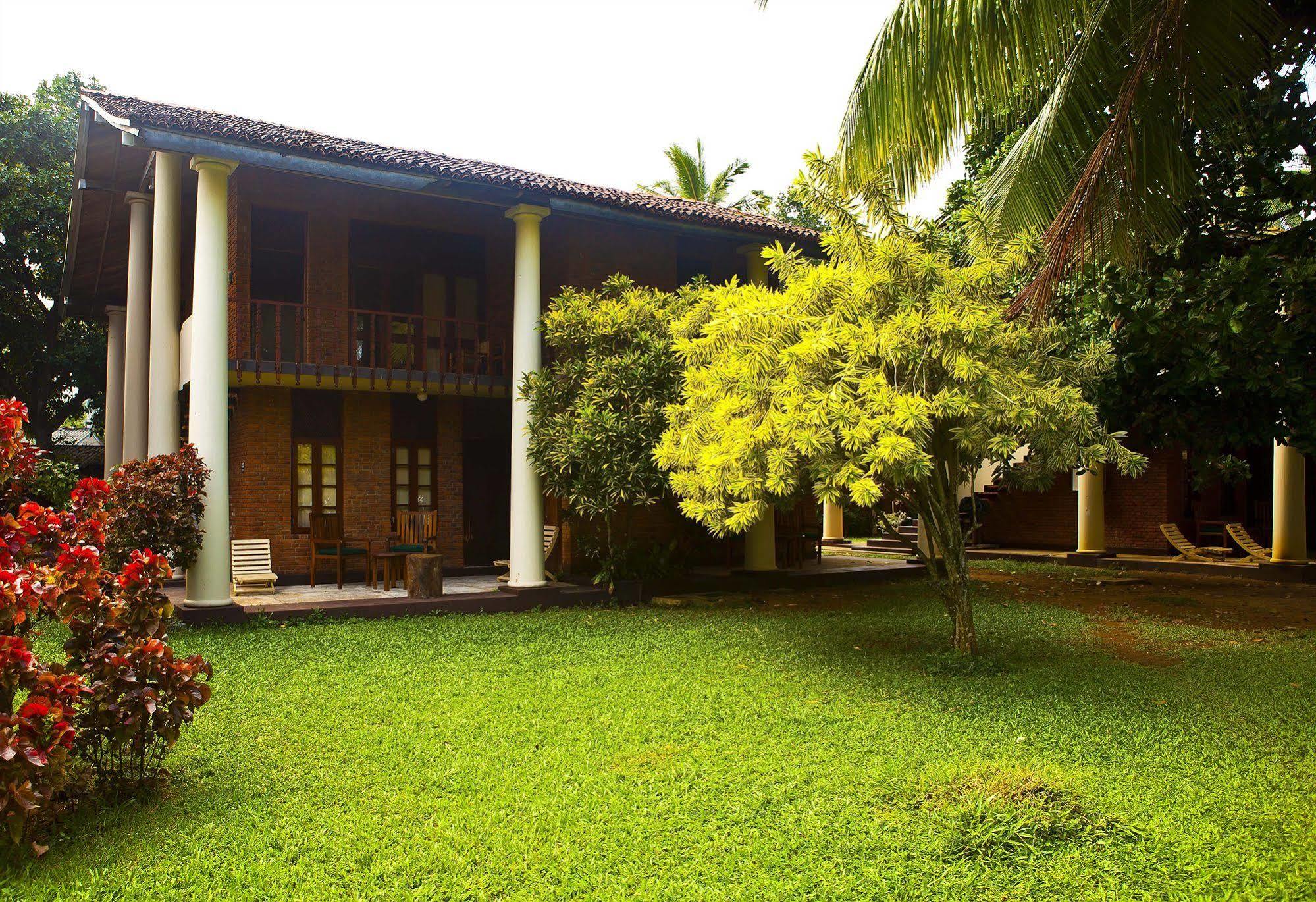 Yoho Rivi Ras Hotel Dehiwala-Mount Lavinia Eksteriør bilde